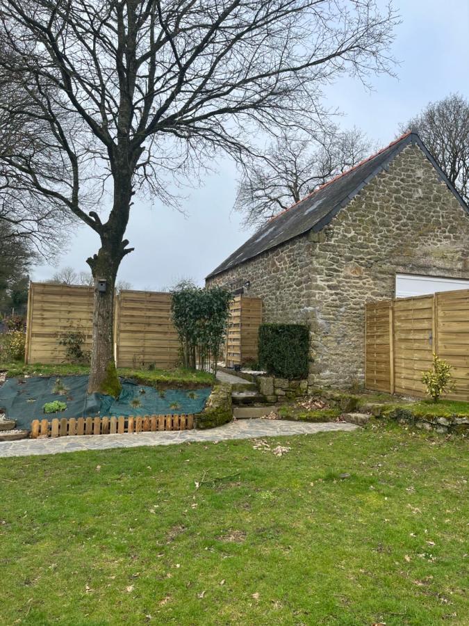 La Petite Maison De Kerguiniou Glomel Kültér fotó