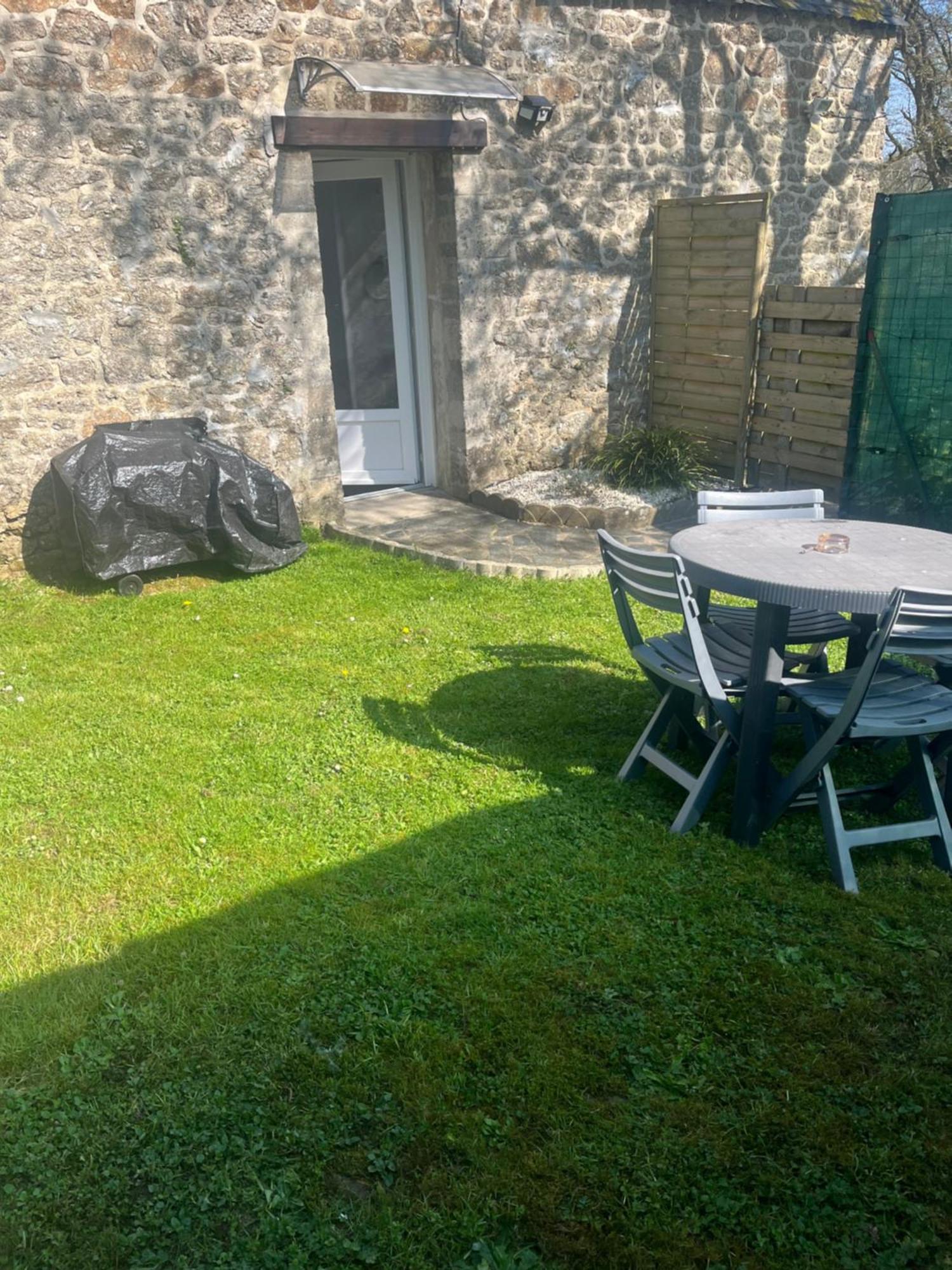 La Petite Maison De Kerguiniou Glomel Kültér fotó